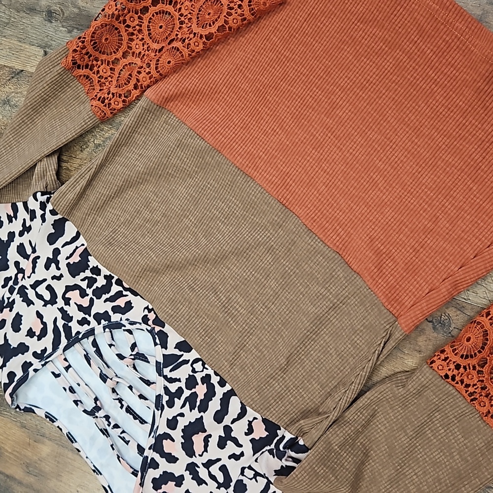 Leopard Color Block Top - Picture 4 of 4